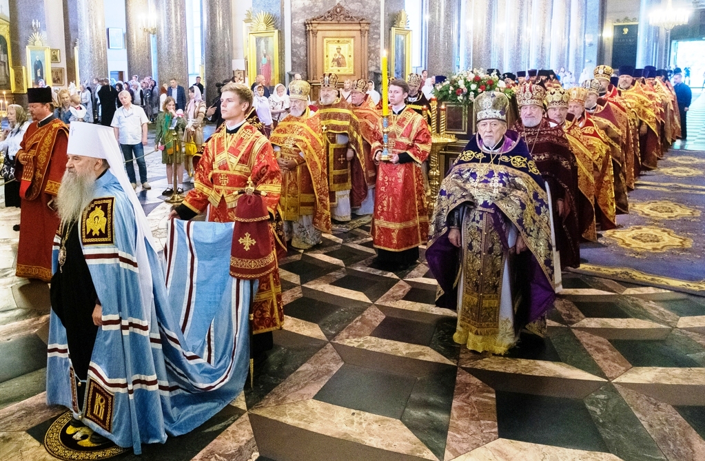 Архимандрит Алексий (Ганьжин) сослужил митрополиту Варсонофию на Божественной литургии в Казанском соборе Архимандрит Алексий (Ганьжин) сослужил митрополиту Варсонофию на Божественной литургии в Казанском соборе