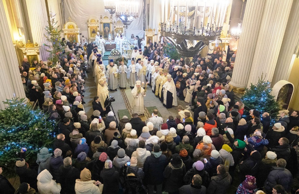 Митрополит Варсонофий совершил великую вечерню в Александро-Невской лавре, ему сослужил Архимандрит Алексий (Ганьжин) и другие священнослужители Митрополит Варсонофий совершил великую вечерню в Александро-Невской лавре, ему сослужил Архимандрит Алексий (Ганьжин) и другие священнослужители
