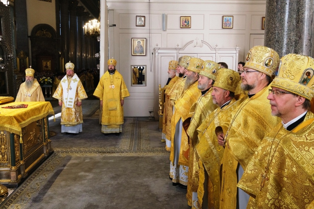 Архимандрит Алексий (Ганьжин) сослужил митрополиту Варсонофию на Божественной литургии в Казанском соборе и принял участие в крестном ходе по Невскому проспекту с Казанской иконой Божией Матери Архимандрит Алексий (Ганьжин) сослужил митрополиту Варсонофию на Божественной литургии в Казанском соборе и принял участие в крестном ходе по Невскому проспекту с Казанской иконой Божией Матери