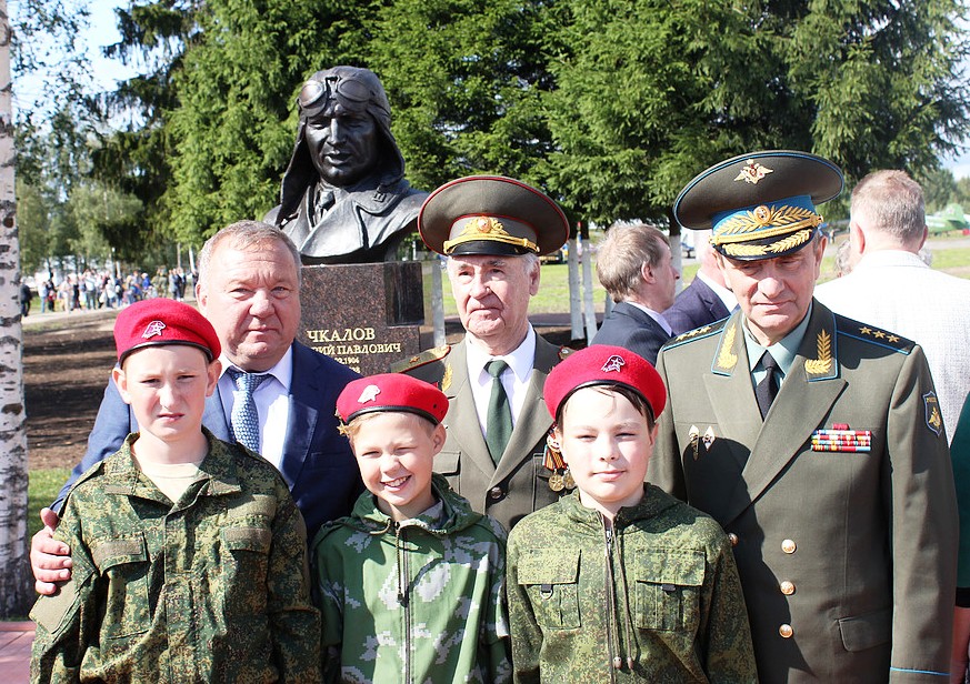Архимандрит Алексий (Ганьжин) принял участие в праздновании Дня военно-воздушного флота и открытии памятника Герою Советского Союза В. П. Чкалову Архимандрит Алексий (Ганьжин) принял участие в праздновании Дня военно-воздушного флота и открытии памятника Герою Советского Союза В. П. Чкалову