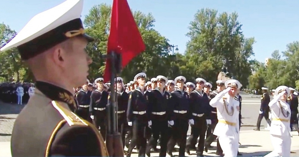 Архимандрит Алексий (Ганьжин) приветствовал выпускников военно-морских учебных заведений России в ходе торжественной церемонии на Якорной площади Кронштадта Архимандрит Алексий (Ганьжин) приветствовал выпускников военно-морских учебных заведений России в ходе торжественной церемонии на Якорной площади Кронштадта
