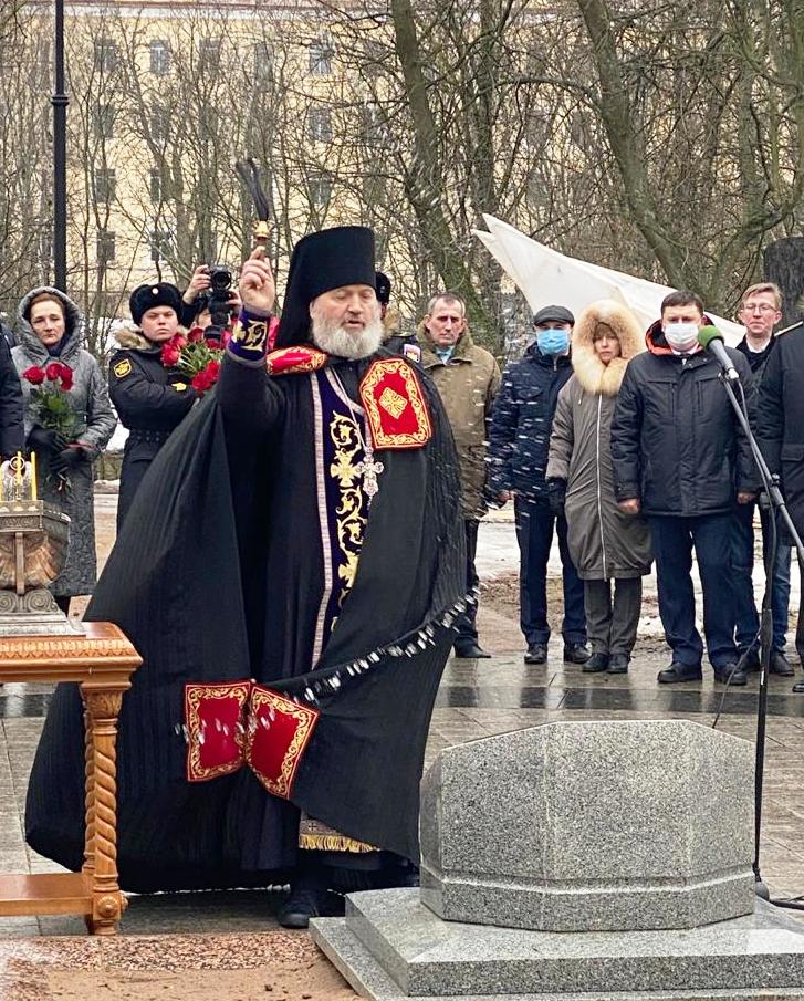 Архимандрит Алексий (Ганьжин) принял участие в торжественной церемонии закладки монумента в память о погибших во время Кронштадтского восстания 1921 года и освятил закладной камень монумента Архимандрит Алексий (Ганьжин) принял участие в торжественной церемонии закладки монумента в память о погибших во время Кронштадтского восстания 1921 года и освятил закладной камень монумента