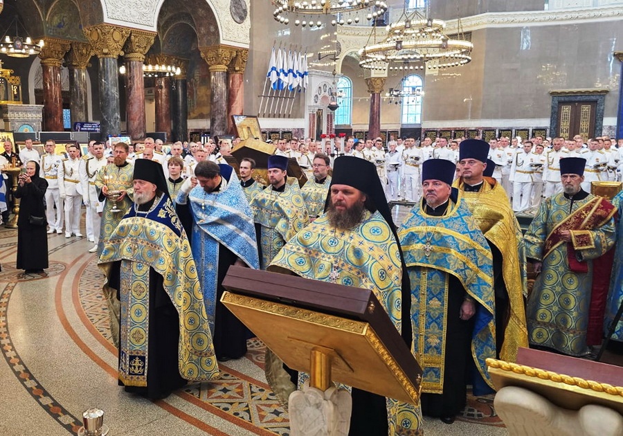 Зам. председателя Синодального отдела МП РПЦ, курирующий ВМФ России, архимандрит Алексий (Ганьжин), сослужил епископу Кронштадтскому Вениамину на молебне в Главном Морском соборе России в преддверии Дня ВМФ Зам. председателя Синодального отдела МП РПЦ, курирующий ВМФ России, архимандрит Алексий (Ганьжин), сослужил епископу Кронштадтскому Вениамину на молебне в Главном Морском соборе России в преддверии Дня ВМФ