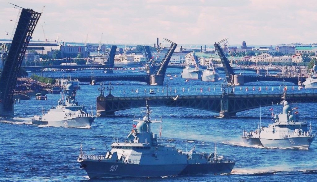 Митрополит Варсонофий присутствовал на Главном морском параде Митрополит Варсонофий присутствовал на Главном морском параде