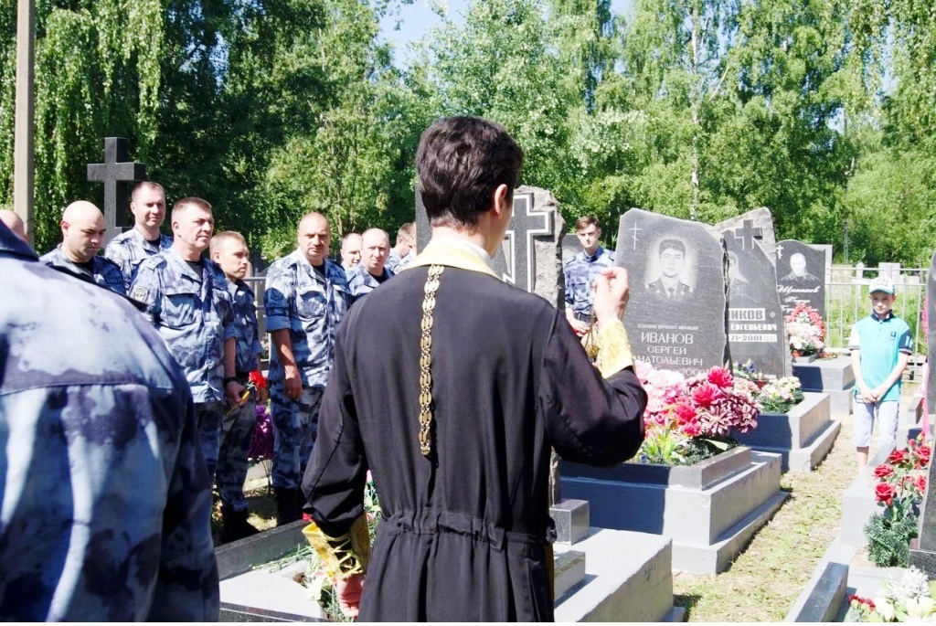 Сотрудники ОМОН «Бастион» почтили память сослуживцев, погибших при исполнении служебного долга Сотрудники ОМОН «Бастион» почтили память сослуживцев, погибших при исполнении служебного долга