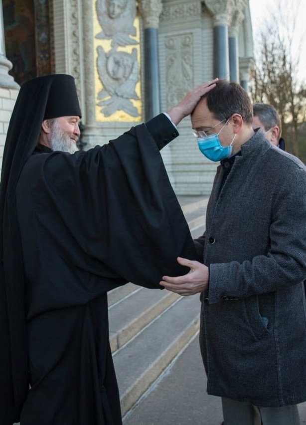 Помощник Президента Российской Федерации В. Мединский, возглавляющий Российское военно-историческое общество, посетил ставропигиальный Никольский морской собор Кронштадта Помощник Президента Российской Федерации В. Мединский, возглавляющий Российское военно-историческое общество, посетил ставропигиальный Никольский морской собор Кронштадта