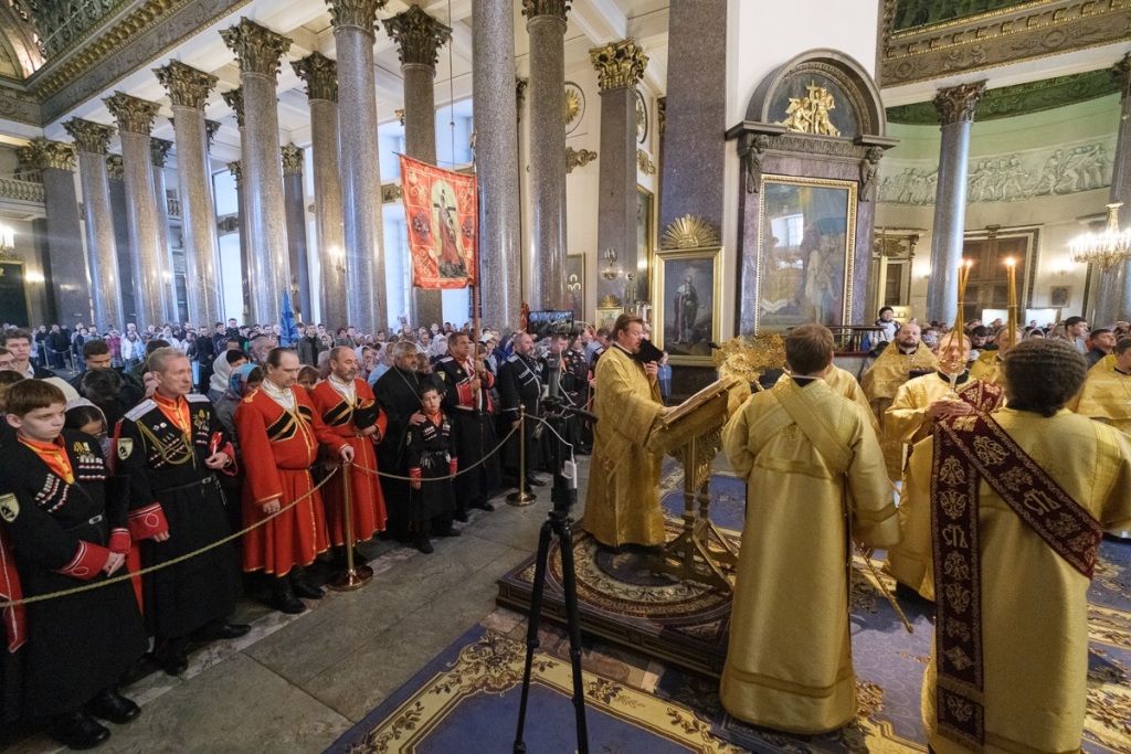 Архимандрит Алексий (Ганьжин) сослужил митрополиту Варсонофию на Божественной литургии в Казанском соборе и принял участие в крестном ходе по Невскому проспекту с Казанской иконой Божией Матери Архимандрит Алексий (Ганьжин) сослужил митрополиту Варсонофию на Божественной литургии в Казанском соборе и принял участие в крестном ходе по Невскому проспекту с Казанской иконой Божией Матери