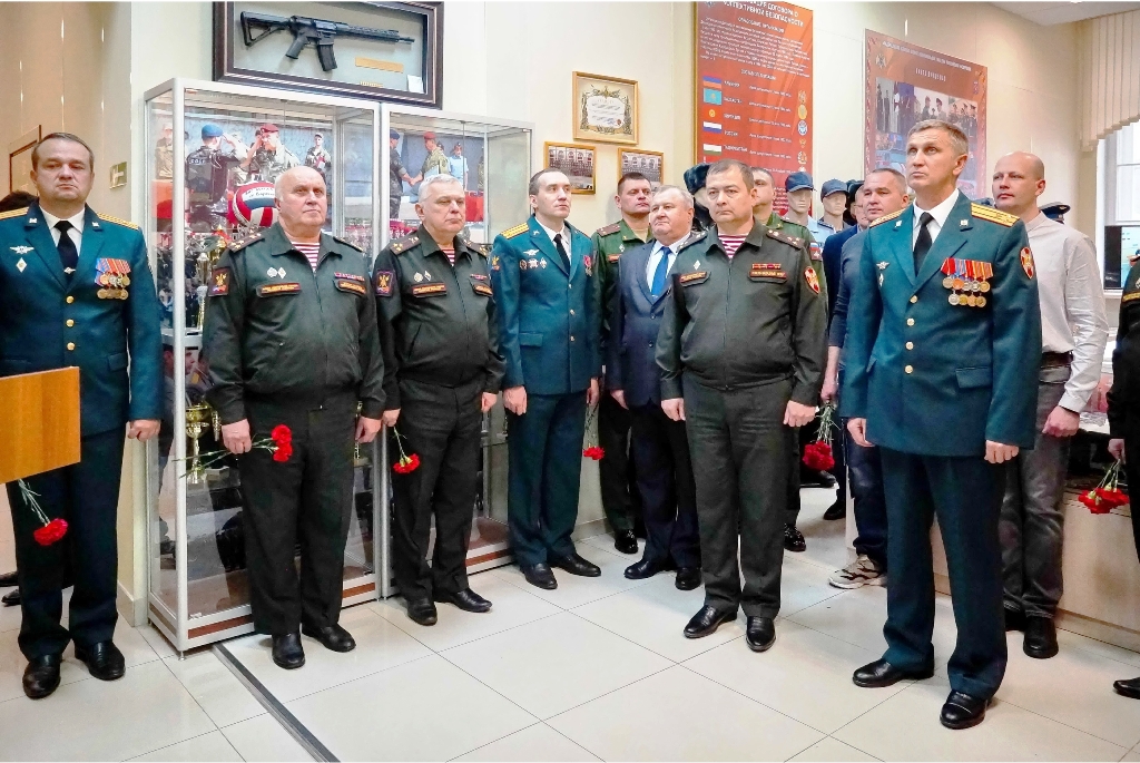 В Военной академии МТО имени генерала армии А.В. Хрулева военнослужащему Росгвардии, подполковнику Ренату Гайсину, погибшему в ходе специальной военной операции, установили мемориальную доску В Военной академии МТО имени генерала армии А.В. Хрулева военнослужащему Росгвардии, подполковнику Ренату Гайсину, погибшему в ходе специальной военной операции, установили мемориальную доску