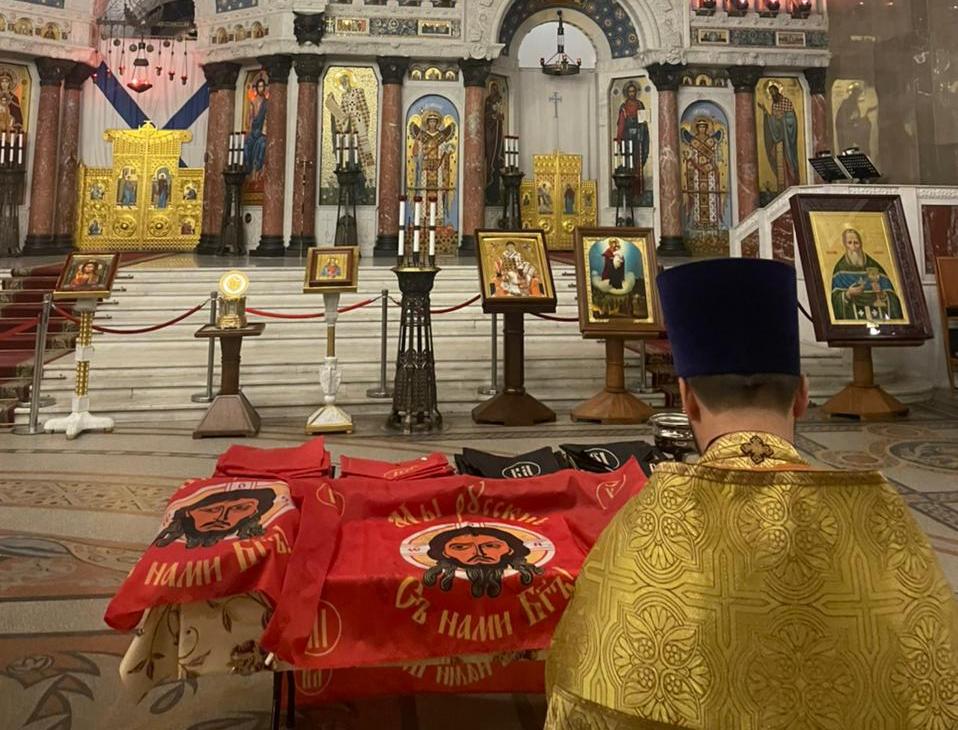 Освящение 300 воинских знамён с изображением Спаса Нерукотворенного Освящение 300 воинских знамён с изображением Спаса Нерукотворенного