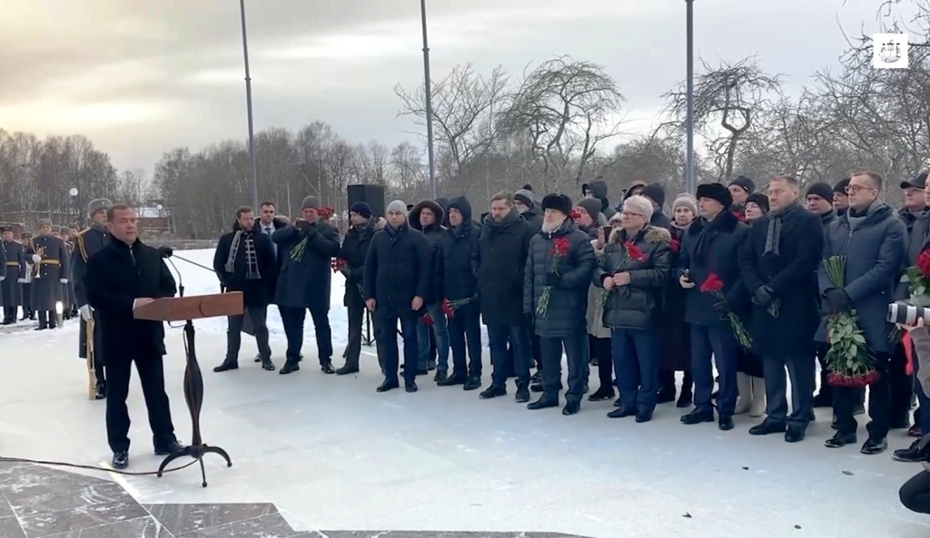 Участники церемонии открытия мемориала в честь столетия Кронштадтского восстания помолились в Кронштадтском Никольском Морском ставропигиальном соборе Участники церемонии открытия мемориала в честь столетия Кронштадтского восстания помолились в Кронштадтском Никольском Морском ставропигиальном соборе