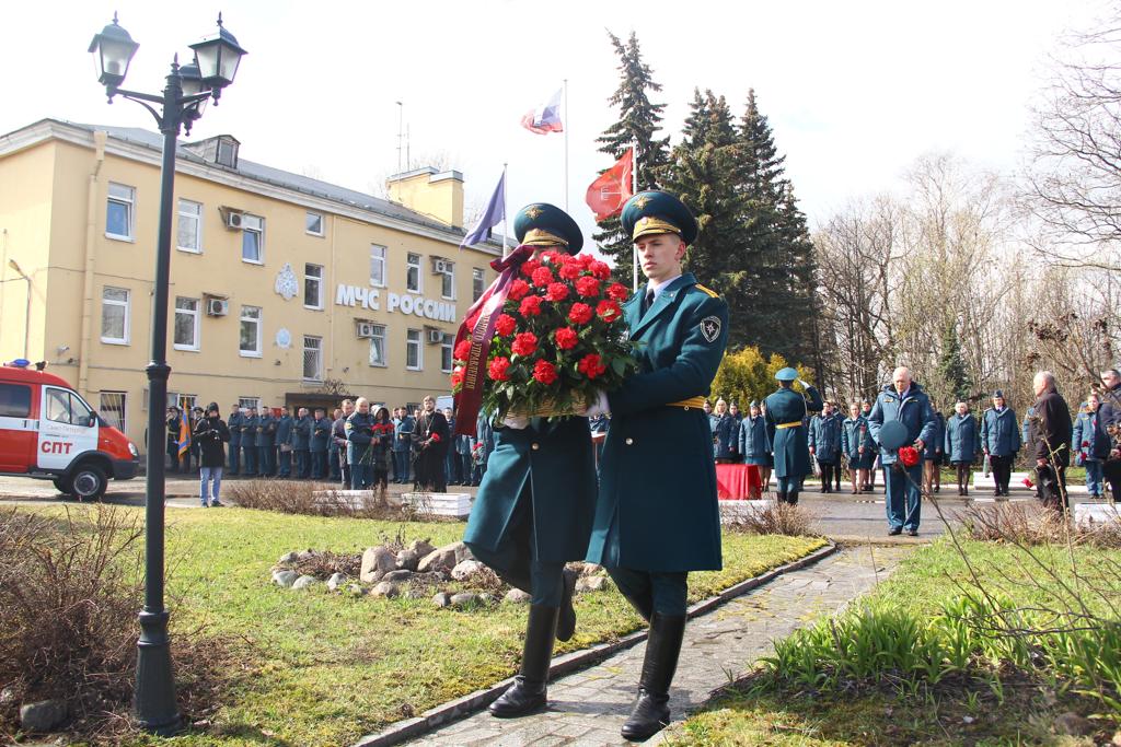 Священник Военного отдела Санкт-Петербургской епархии выступил с духовным напутствием Специальному управлению ФПС № 50 МЧС России Священник Военного отдела Санкт-Петербургской епархии выступил с духовным напутствием Специальному управлению ФПС № 50 МЧС России