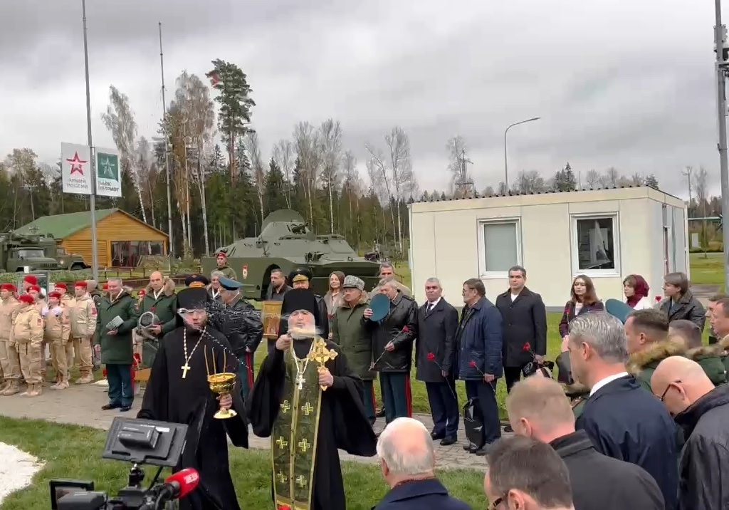 Архимандрит Алексий (Ганьжин) принял участие в открытии и освятил памятную скульптурную композицию маршалу войск связи ВС СССР Ивану Пересыпкину, а также поздравил личный состав войск связи со 104 годовщиной Архимандрит Алексий (Ганьжин) принял участие в открытии и освятил памятную скульптурную композицию маршалу войск связи ВС СССР Ивану Пересыпкину, а также поздравил личный состав войск связи со 104 годовщиной