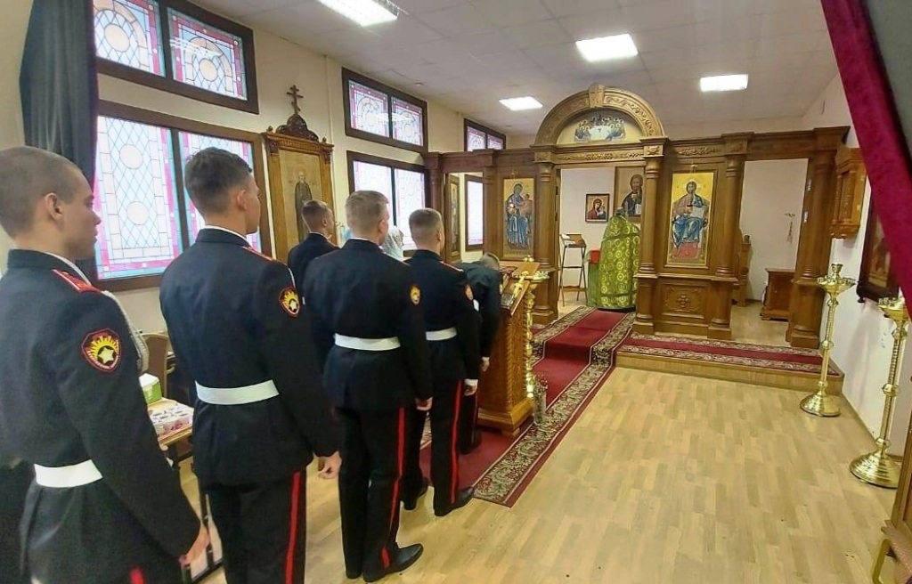 Литургия в домовом храме преподобного Сергия Радонежского при Санкт-Петербургском суворовском военном училище МВД РФ Литургия в домовом храме преподобного Сергия Радонежского при Санкт-Петербургском суворовском военном училище МВД РФ