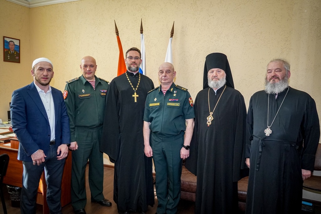 Архимандрит Алексий (Ганьжин) принял участие во встрече представителей религиозных конфессий с командующим Северо-Западным округом Росгвардии Героем России генерал-лейтенантом Сергеем Бураковым Архимандрит Алексий (Ганьжин) принял участие во встрече представителей религиозных конфессий с командующим Северо-Западным округом Росгвардии Героем России генерал-лейтенантом Сергеем Бураковым