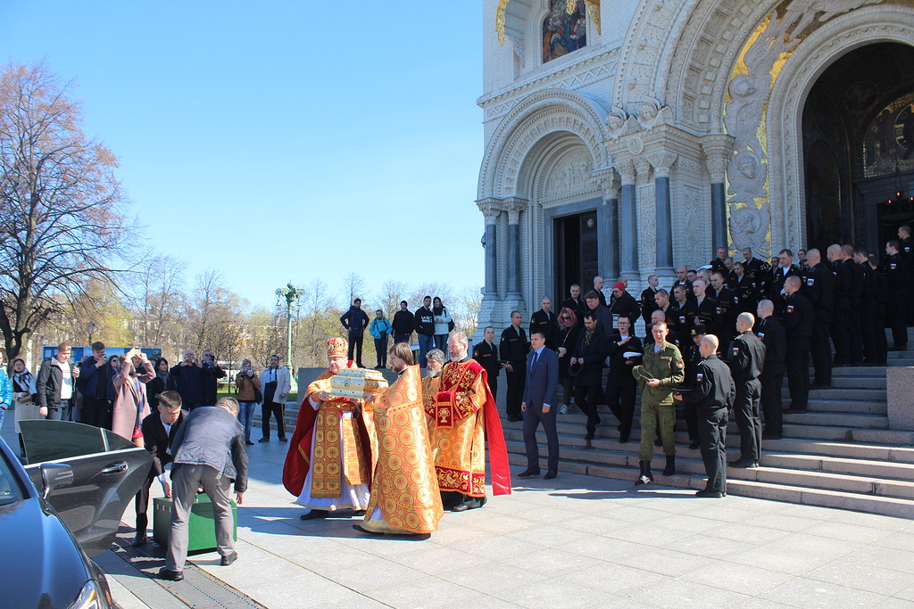 Поклонение мощам святого великомученика Георгия Победоносца военнослужащих и курсантов Санкт-Петербургской епархии Поклонение мощам святого великомученика Георгия Победоносца военнослужащих и курсантов Санкт-Петербургской епархии