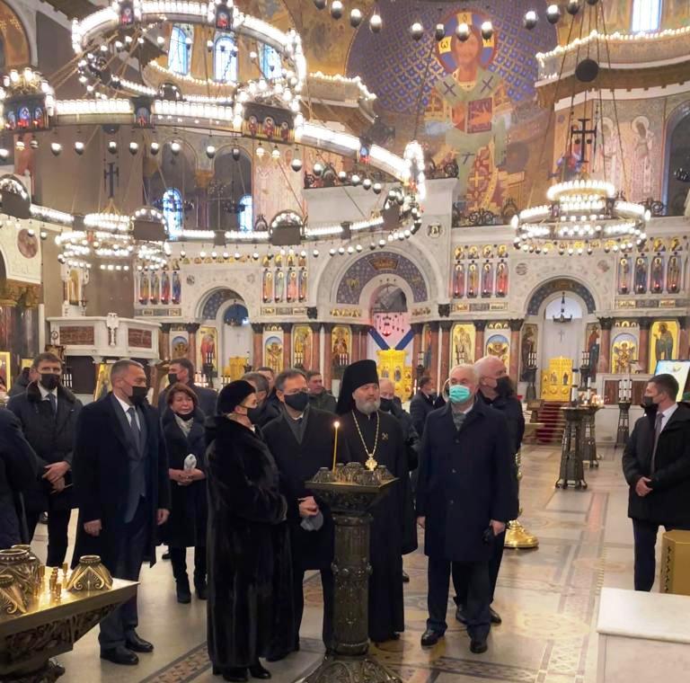 Участники церемонии открытия мемориала в честь столетия Кронштадтского восстания помолились в Кронштадтском Никольском Морском ставропигиальном соборе Участники церемонии открытия мемориала в честь столетия Кронштадтского восстания помолились в Кронштадтском Никольском Морском ставропигиальном соборе