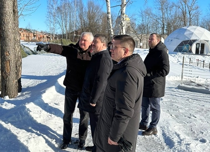 Председатель Комитета Государственной думы по обороне Андрей Картаполов посетил Кронштадтский Никольский Морской ставропигиальный собор Председатель Комитета Государственной думы по обороне Андрей Картаполов посетил Кронштадтский Никольский Морской ставропигиальный собор