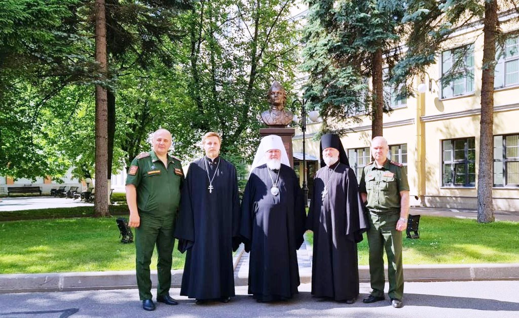 Митрополит Ставропольский и Невинномысский Кирилл (Покровский) в сопровождении архимандрита Алексия (Ганьжина) посетил Санкт-Петербургское суворовское военное училище и хоровой собор Главного Морского храма России Митрополит Ставропольский и Невинномысский Кирилл (Покровский) в сопровождении архимандрита Алексия (Ганьжина) посетил Санкт-Петербургское суворовское военное училище и хоровой собор Главного Морского храма России