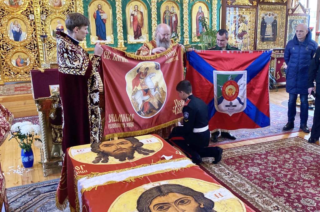 Освящение Духовных знамён для подшефных воинских частей в Санкт-Петербургском храме Петра и Февронии проводится раз в месяц Освящение Духовных знамён для подшефных воинских частей в Санкт-Петербургском храме Петра и Февронии проводится раз в месяц