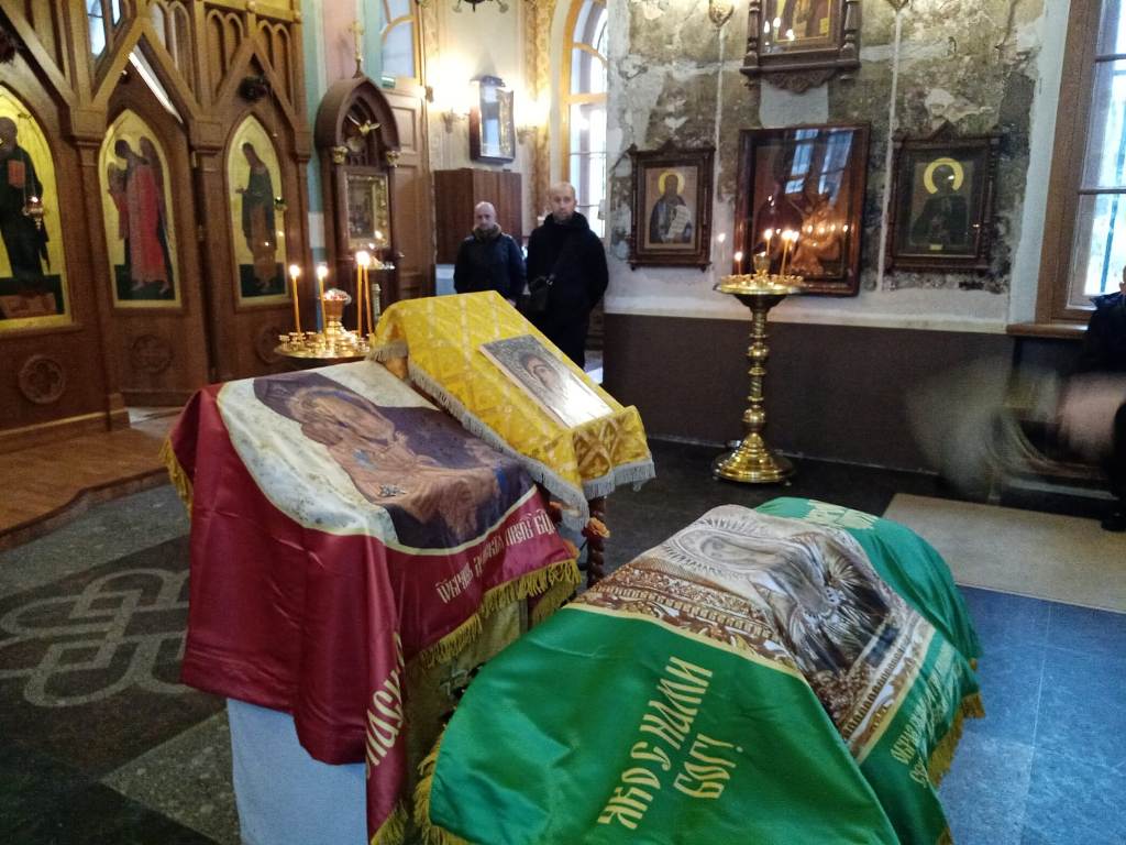 В храме рождества Иоанна Предтечи освящены знамена для Вооружённых Сил России В храме рождества Иоанна Предтечи освящены знамена для Вооружённых Сил России