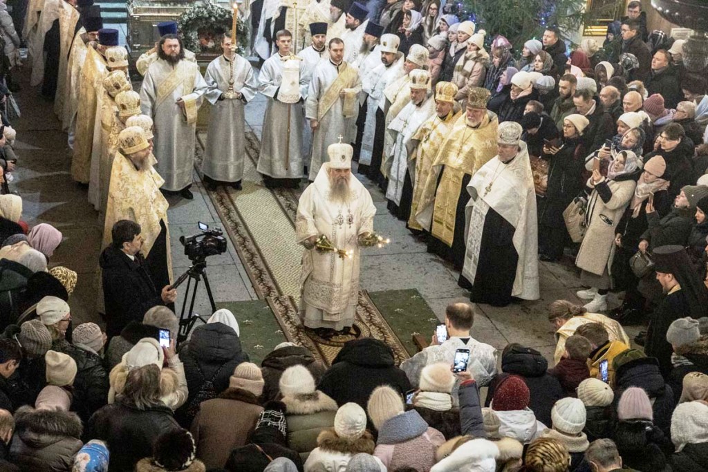 Митрополит Варсонофий совершил великую вечерню в Александро-Невской лавре, ему сослужил Архимандрит Алексий (Ганьжин) и другие священнослужители Митрополит Варсонофий совершил великую вечерню в Александро-Невской лавре, ему сослужил Архимандрит Алексий (Ганьжин) и другие священнослужители