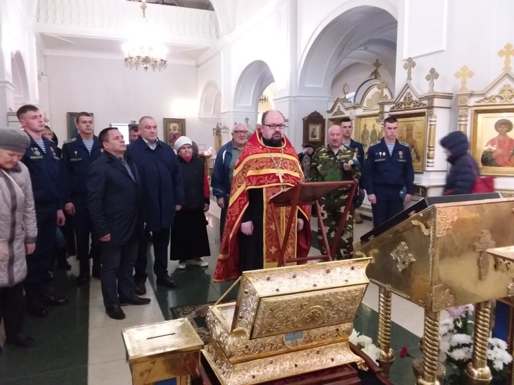Поклонение мощам святого великомученика Георгия Победоносца военнослужащих и курсантов Санкт-Петербургской епархии Поклонение мощам святого великомученика Георгия Победоносца военнослужащих и курсантов Санкт-Петербургской епархии
