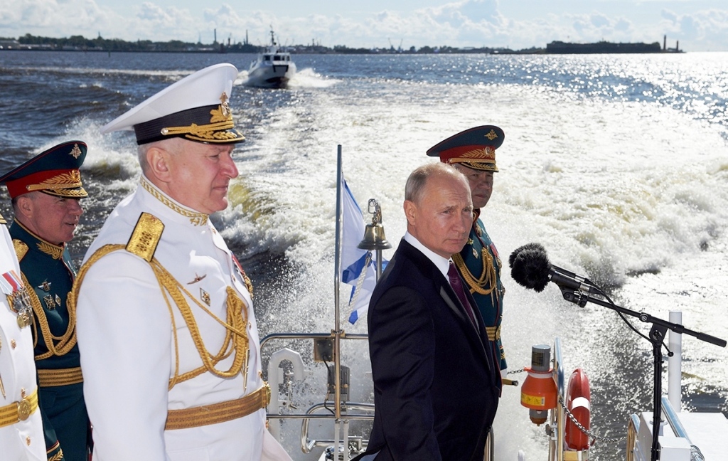 Митрополит Варсонофий присутствовал на Главном морском параде Митрополит Варсонофий присутствовал на Главном морском параде