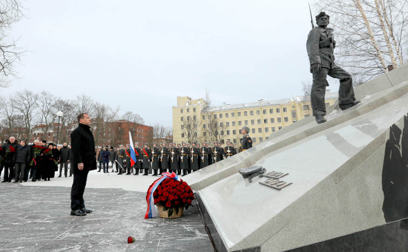 Участники церемонии открытия мемориала в честь столетия Кронштадтского восстания помолились в Кронштадтском Никольском Морском ставропигиальном соборе Участники церемонии открытия мемориала в честь столетия Кронштадтского восстания помолились в Кронштадтском Никольском Морском ставропигиальном соборе