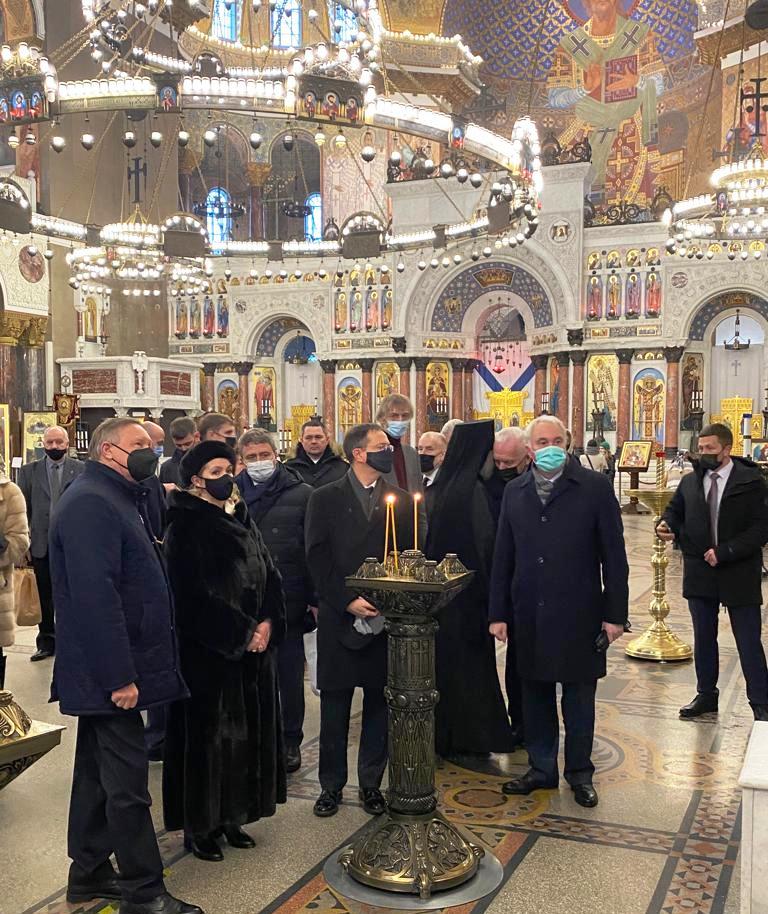 Участники церемонии открытия мемориала в честь столетия Кронштадтского восстания помолились в Кронштадтском Никольском Морском ставропигиальном соборе Участники церемонии открытия мемориала в честь столетия Кронштадтского восстания помолились в Кронштадтском Никольском Морском ставропигиальном соборе