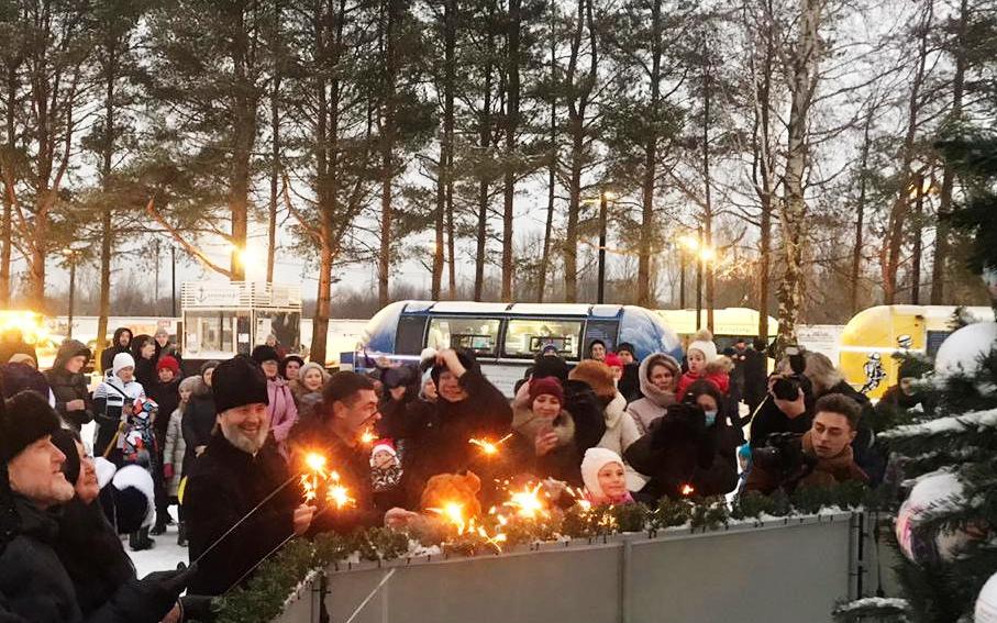 Архимандрит Алексий (Ганьжин) благословил первую Морскую Новогоднюю ёлку в Кронштадтском парке «Остров фортов» Архимандрит Алексий (Ганьжин) благословил первую Морскую Новогоднюю ёлку в Кронштадтском парке «Остров фортов»