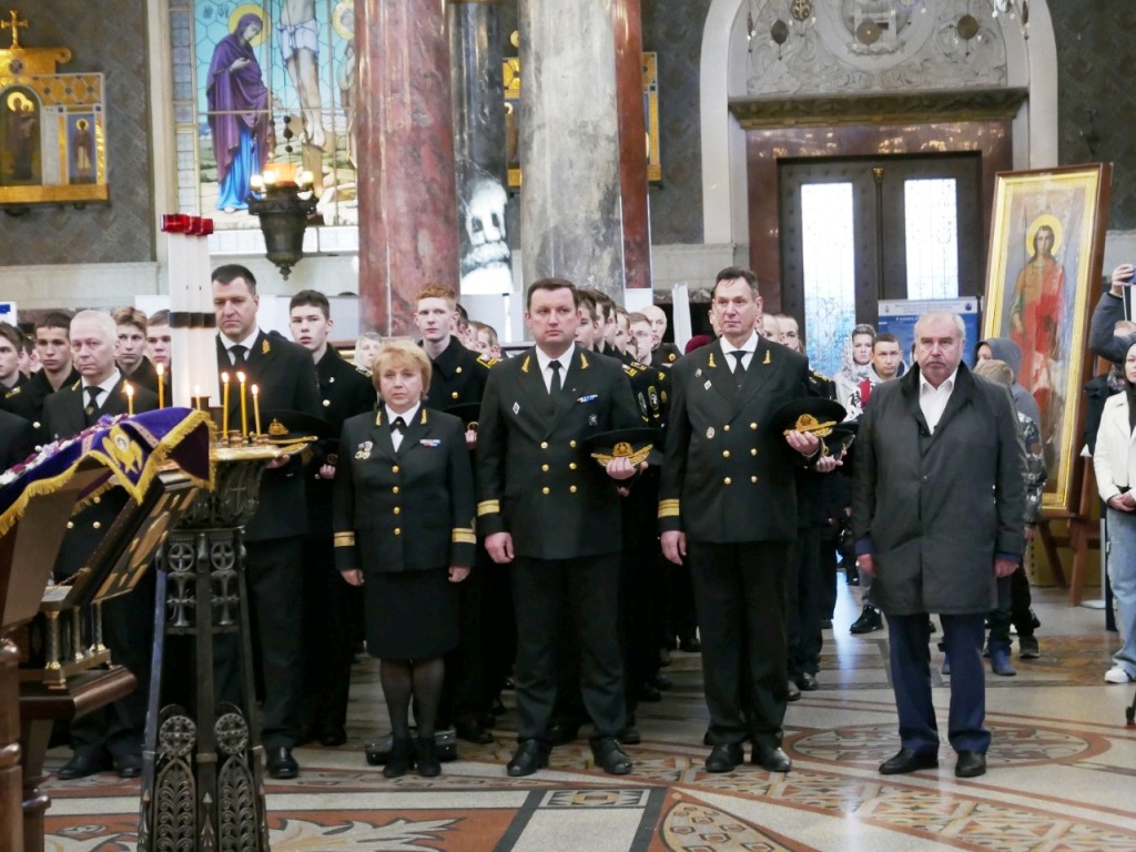 Архимандрит Алексий (Ганьжин) благословил посвящяемых в курсанты Института «Морская академия» и Колледжа Государственного университета морского и речного флота имени адмирала С.О. Макарова Архимандрит Алексий (Ганьжин) благословил посвящяемых в курсанты Института «Морская академия» и Колледжа Государственного университета морского и речного флота имени адмирала С.О. Макарова