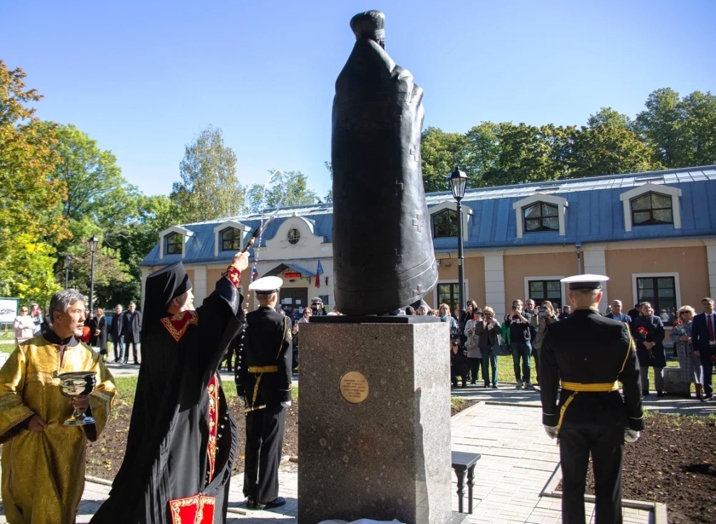 Архимандрит Алексий (Ганьжин) освятил памятник Александру Желобовскому и принял участие в торжественной церемонии его открытия в Кронштадте Архимандрит Алексий (Ганьжин) освятил памятник Александру Желобовскому и принял участие в торжественной церемонии его открытия в Кронштадте