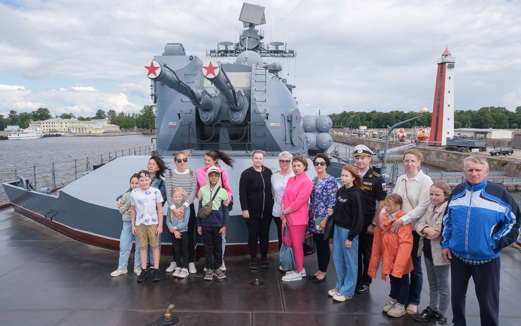 Военным отделом Санкт-Петербургской епархии проведена акция поддержки детей погибших воинов Военным отделом Санкт-Петербургской епархии проведена акция поддержки детей погибших воинов