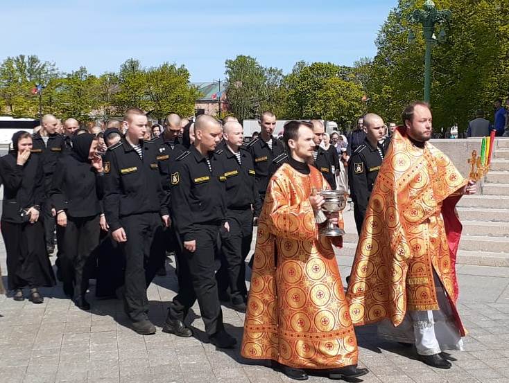 Выпуск курсантов кронштадтского 907-го Объединенного учебного центра ВМФ и традиционная Божественная литургия в Никольском Морском соборе Выпуск курсантов кронштадтского 907-го Объединенного учебного центра ВМФ и традиционная Божественная литургия в Никольском Морском соборе