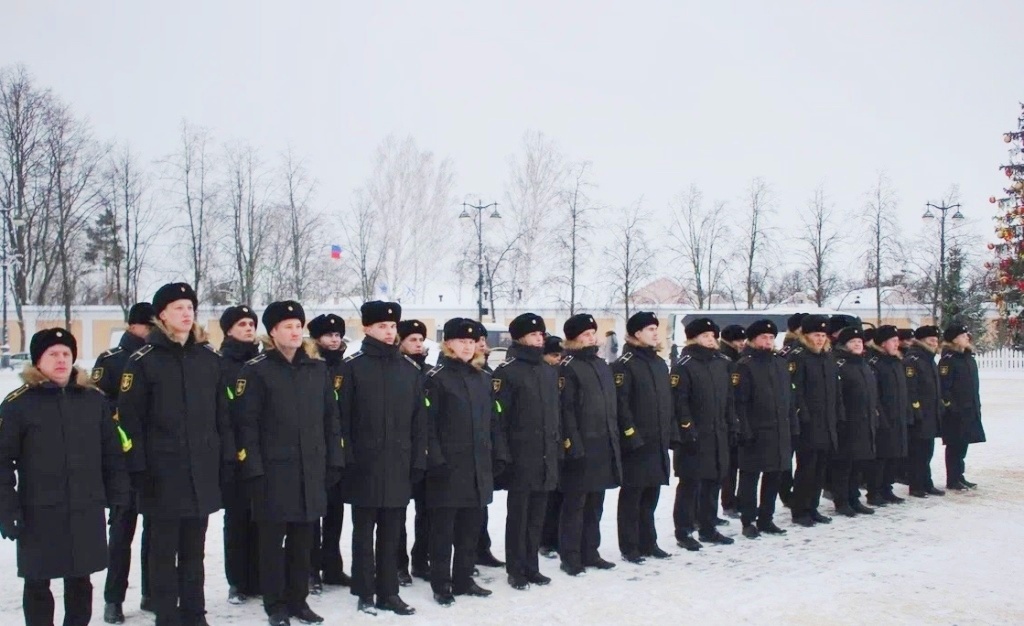 В Кронштадте состоялась торжественная церемония возложения цветов и венков к памятнику вице-адмиралу С.О. Макарову, приуроченная к 175-й годовщине со дня рождения прославленного флотоводца В Кронштадте состоялась торжественная церемония возложения цветов и венков к памятнику вице-адмиралу С.О. Макарову, приуроченная к 175-й годовщине со дня рождения прославленного флотоводца