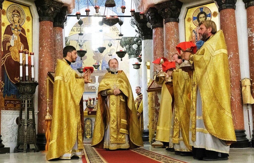 В годовщину Крещения Руси архимандрит Алексий (Ганьжин) сослужил митрополиту Варсонофию на Божественной литургии в Кронштадтском Никольском Морском ставропигиальном соборе В годовщину Крещения Руси архимандрит Алексий (Ганьжин) сослужил митрополиту Варсонофию на Божественной литургии в Кронштадтском Никольском Морском ставропигиальном соборе