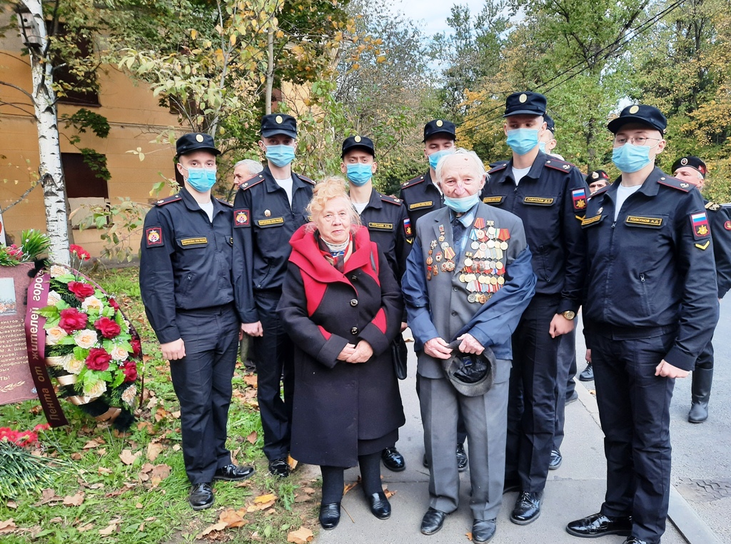 Курсанты Военного института (инженерно-технического) почтили память участников героических Стрельнинско-Петергофских десантов октября 1941 года Курсанты Военного института (инженерно-технического) почтили память участников героических Стрельнинско-Петергофских десантов октября 1941 года
