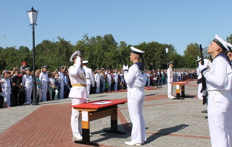 Традиционная Божественная литургия в Кронштадтском ставропигиальном Никольском морском соборе по случаю присяги матросов учебного центра ВМФ Традиционная Божественная литургия в Кронштадтском ставропигиальном Никольском морском соборе по случаю присяги матросов учебного центра ВМФ