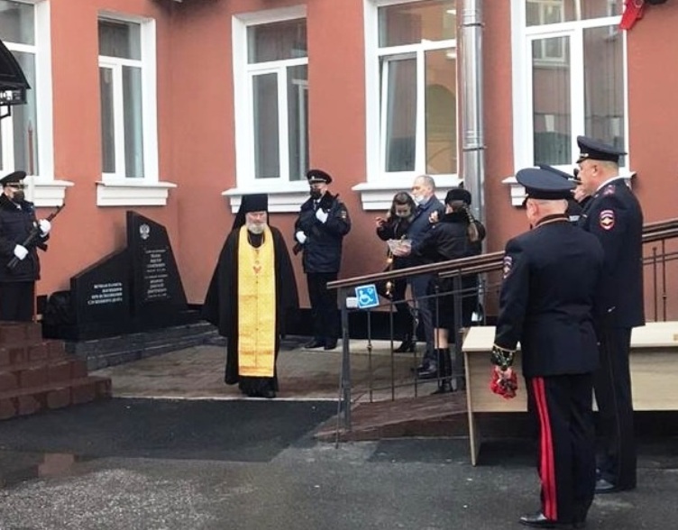 В Санкт-Петербурге состоялось торжественная церемония освящения и открытия памятника сотрудникам, погибшим при исполнении служебного долга В Санкт-Петербурге состоялось торжественная церемония освящения и открытия памятника сотрудникам, погибшим при исполнении служебного долга