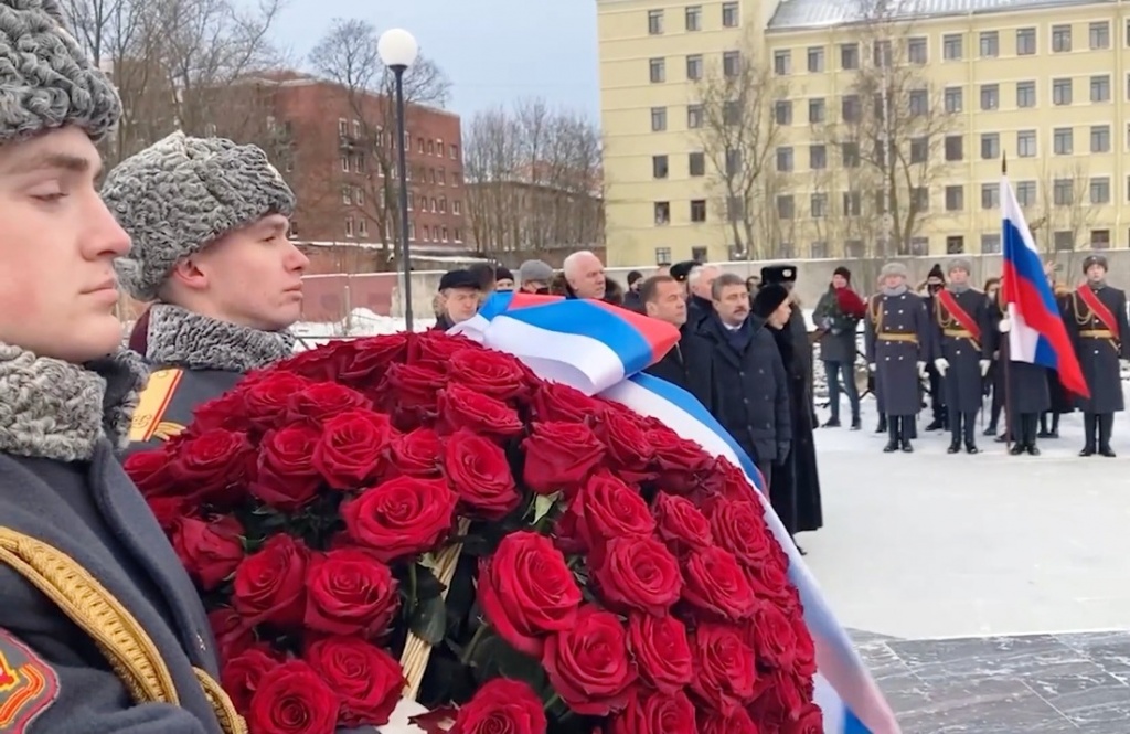 Участники церемонии открытия мемориала в честь столетия Кронштадтского восстания помолились в Кронштадтском Никольском Морском ставропигиальном соборе Участники церемонии открытия мемориала в честь столетия Кронштадтского восстания помолились в Кронштадтском Никольском Морском ставропигиальном соборе