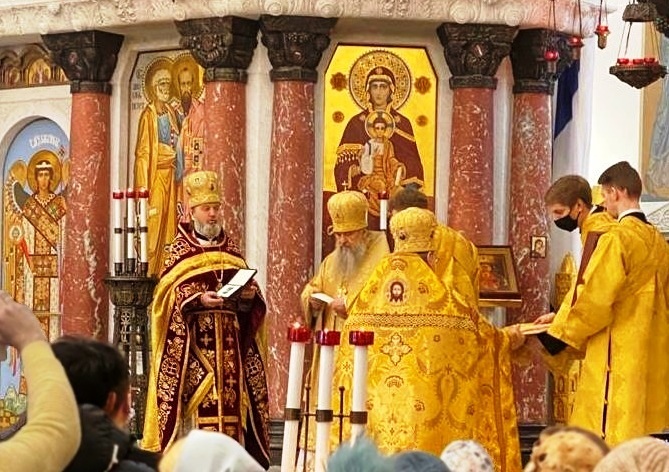Митрополит Варсонофий освятил колокола для возрождающегося Андреевского собора и вручил архимандриту Алексию (Ганьжину) медаль «ПАТРИАРШАЯ БЛАГОДАРНОСТЬ» Митрополит Варсонофий освятил колокола для возрождающегося Андреевского собора и вручил архимандриту Алексию (Ганьжину) медаль «ПАТРИАРШАЯ БЛАГОДАРНОСТЬ»