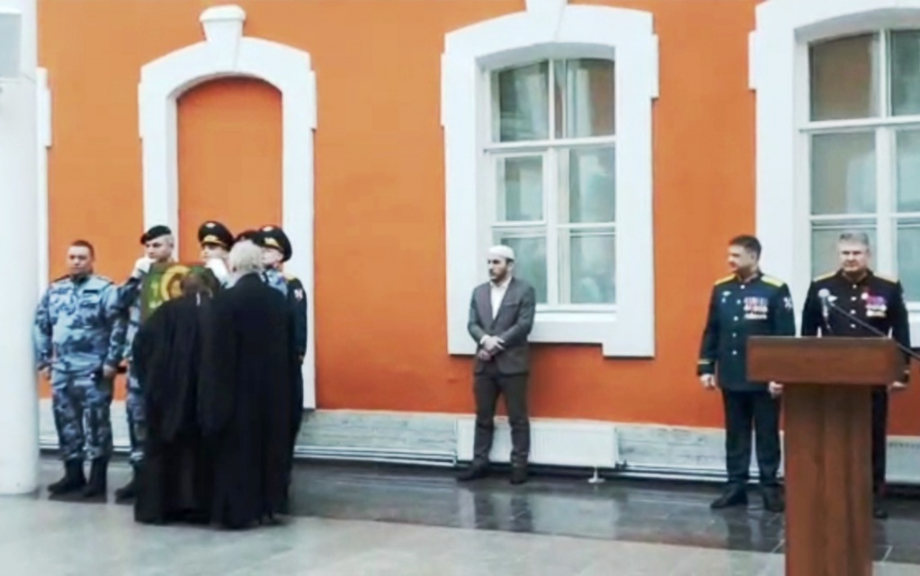 Архимандрит Алексий (Ганьжин) поздравил войска нацгвардии с их профессиональным праздником и подарил икону Благоверного князя Александра Невского ОМОНу Санкт-Петербурга Архимандрит Алексий (Ганьжин) поздравил войска нацгвардии с их профессиональным праздником и подарил икону Благоверного князя Александра Невского ОМОНу Санкт-Петербурга