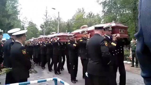 Митрополит Варсонофий совершил отпевание моряков, погибших в Баренцевом море Митрополит Варсонофий совершил отпевание моряков, погибших в Баренцевом море