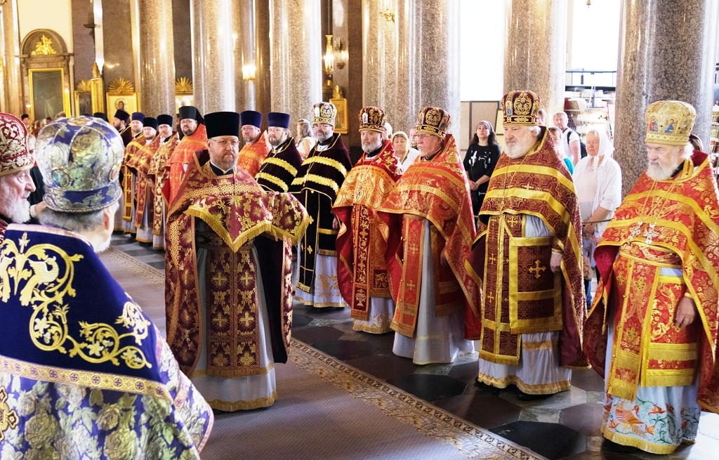 Архимандрит Алексий (Ганьжин) сослужил митрополиту Варсонофию на Божественной литургии в Казанском соборе Архимандрит Алексий (Ганьжин) сослужил митрополиту Варсонофию на Божественной литургии в Казанском соборе
