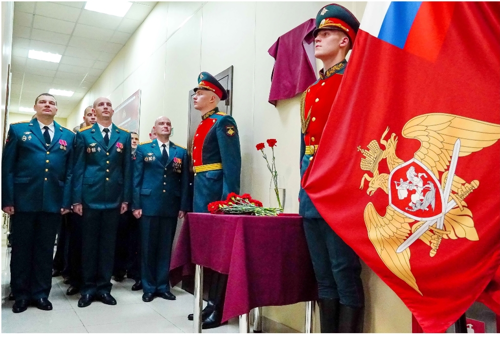 В Военной академии МТО имени генерала армии А.В. Хрулева военнослужащему Росгвардии, подполковнику Ренату Гайсину, погибшему в ходе специальной военной операции, установили мемориальную доску В Военной академии МТО имени генерала армии А.В. Хрулева военнослужащему Росгвардии, подполковнику Ренату Гайсину, погибшему в ходе специальной военной операции, установили мемориальную доску