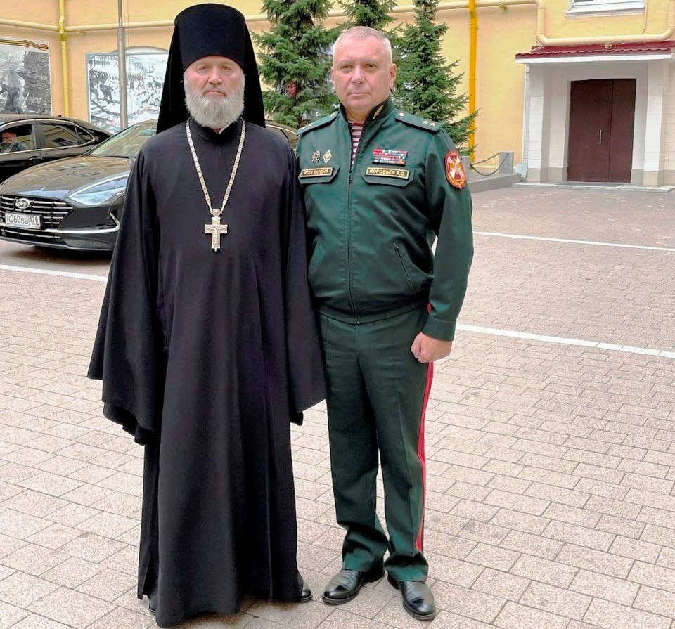 Заместитель директора Федеральной службы войск национальной гвардии Российской Федерации генерал-лейтенант А.О. Воробьёв вручил архимандриту Алексию (Ганьжину) поздравительный адрес с Днём рождения Заместитель директора Федеральной службы войск национальной гвардии Российской Федерации генерал-лейтенант А.О. Воробьёв вручил архимандриту Алексию (Ганьжину) поздравительный адрес с Днём рождения