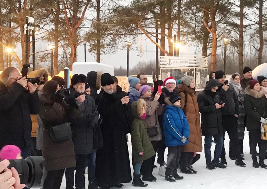 Архимандрит Алексий (Ганьжин) благословил первую Морскую Новогоднюю ёлку в Кронштадтском парке «Остров фортов» Архимандрит Алексий (Ганьжин) благословил первую Морскую Новогоднюю ёлку в Кронштадтском парке «Остров фортов»