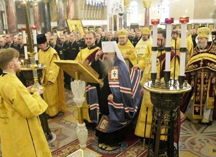 Митрополит Варсонофий совершил Божественную литургию в Никольском Морском ставропигиальном соборе, архимандрит Алексий (Ганьжин) был награжден правом служения Божественной литургии с отверстыми Царскими вратами до "Отче наш..." Митрополит Варсонофий совершил Божественную литургию в Никольском Морском ставропигиальном соборе, архимандрит Алексий (Ганьжин) был награжден правом служения Божественной литургии с отверстыми Царскими вратами до "Отче наш..."