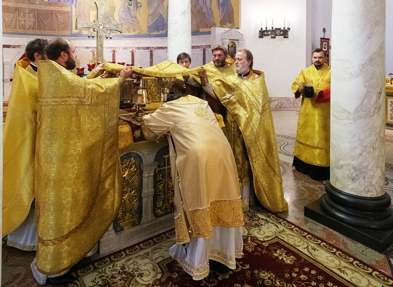В годовщину Крещения Руси архимандрит Алексий (Ганьжин) сослужил митрополиту Варсонофию на Божественной литургии в Кронштадтском Никольском Морском ставропигиальном соборе В годовщину Крещения Руси архимандрит Алексий (Ганьжин) сослужил митрополиту Варсонофию на Божественной литургии в Кронштадтском Никольском Морском ставропигиальном соборе